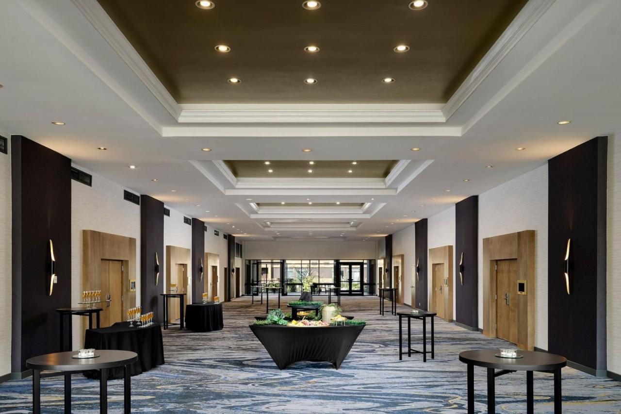 พลาซ่า แกรนด์ ราพิดส์ แอร์พอร์ต โฮเทล แอนด์ คอนเฟอเรนซ์ เซนเตอร์ Hotel Cascade ภายนอก รูปภาพ